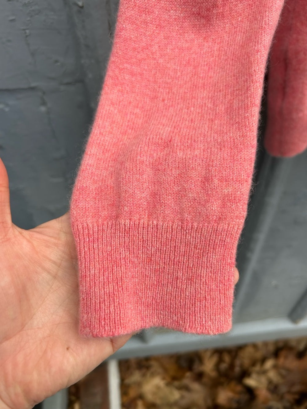 Ann Taylor Cashmere V Neck, size M