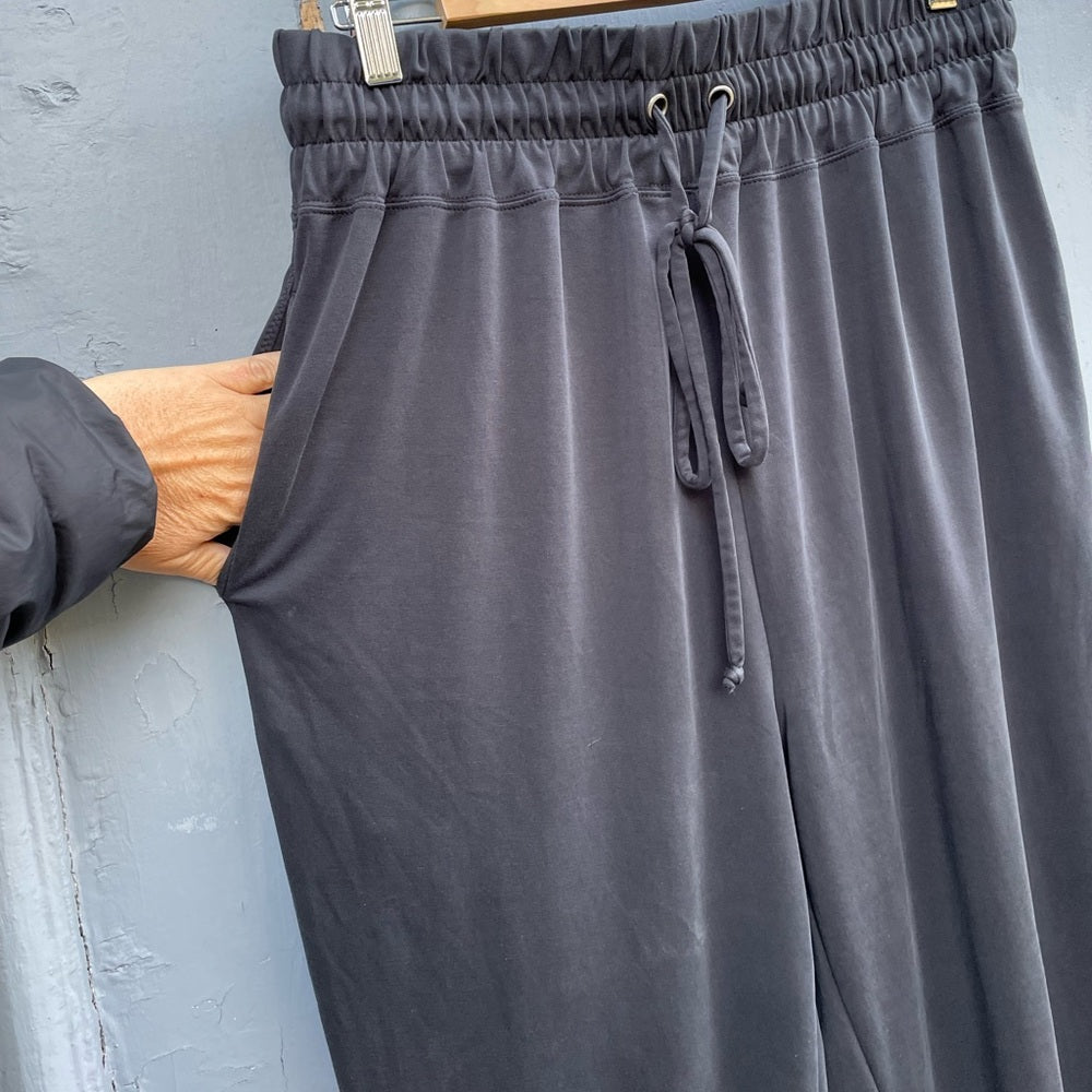 Fabletics Lightweight High Rise Black Jogger Pants, size L