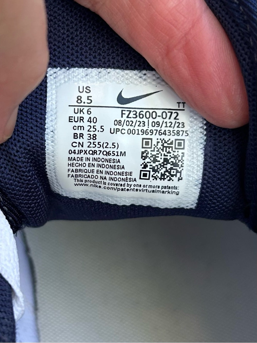 Nike Phoenix Waffle Running Shoe, size 8.5