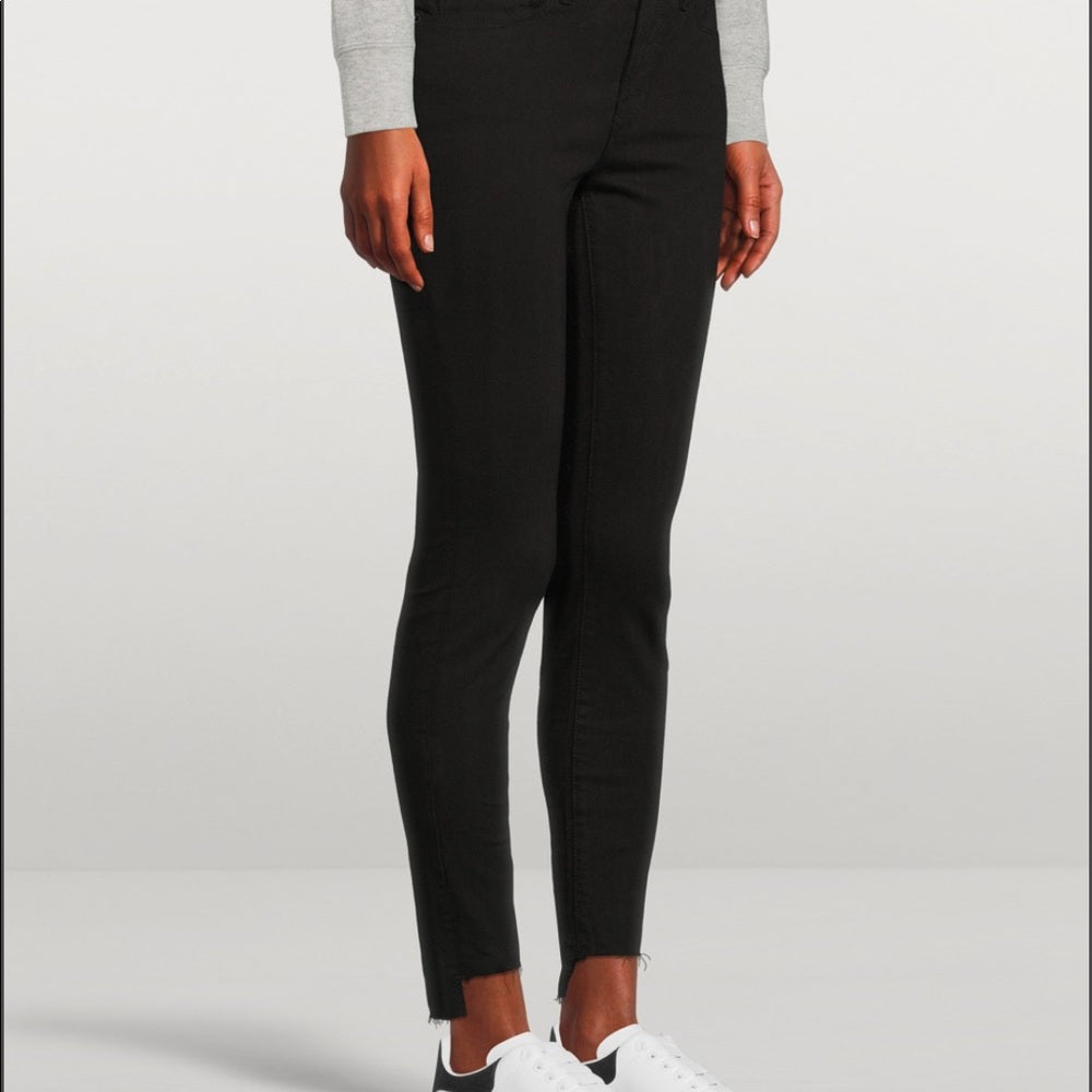 FRAME Le Skinny De Jeanne Step Hem Jeans size 26