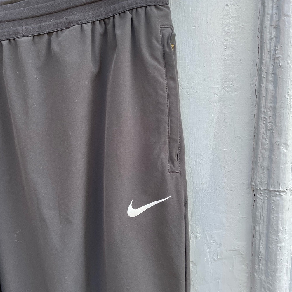 Nike Women's Essential Running Pants, Black, size Large