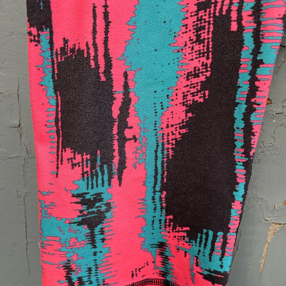 Fabletics Define Mid-Rise Crop Legging Heat Wave Print, size M