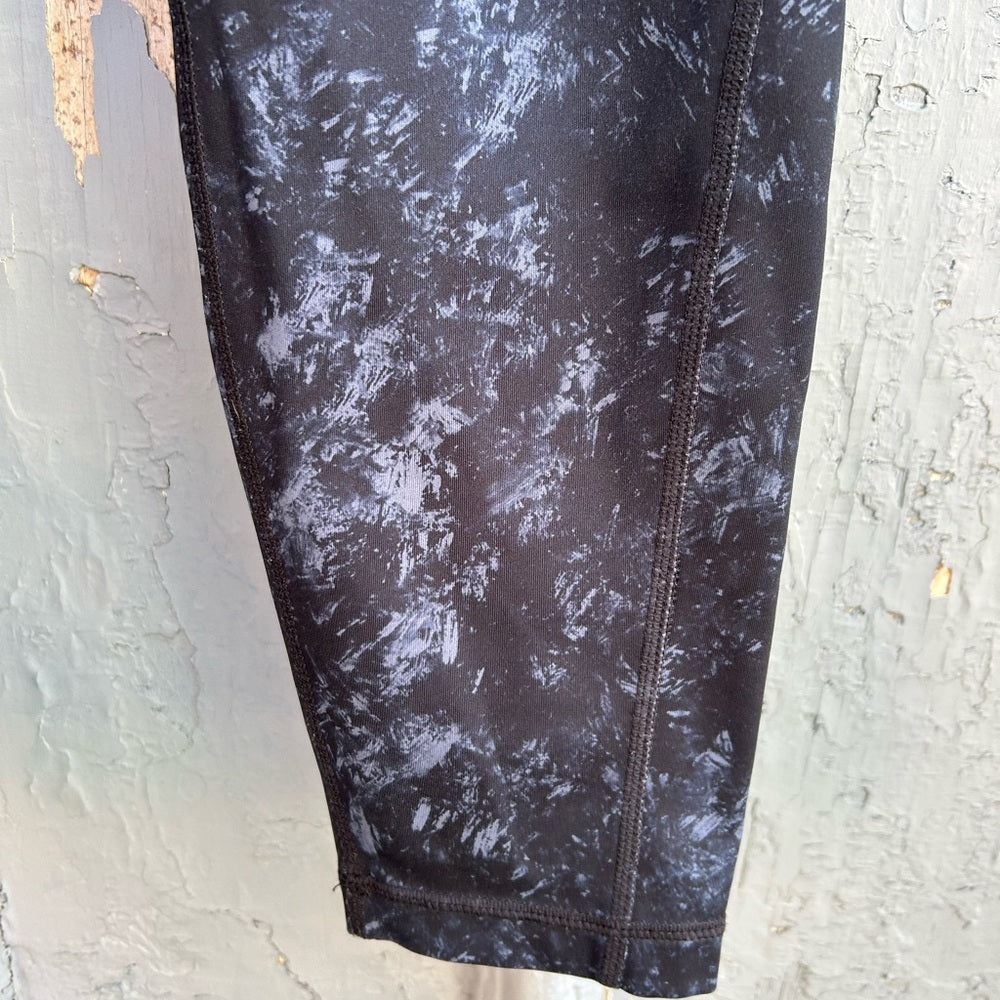 Lole 3/4 leggings, size Large
