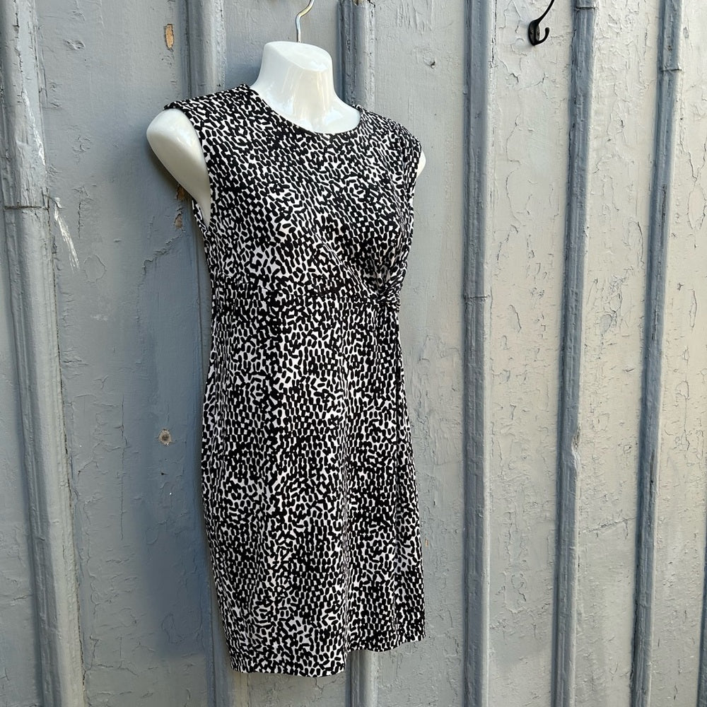Diane Von Furstenberg Twisty Clean Black & White Silk Jersey Shift, size 4