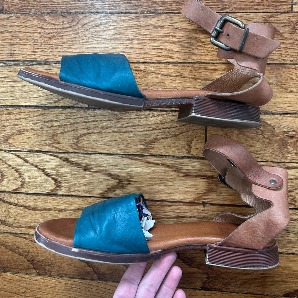 Miz Mooz Moore Sandal, size 40
