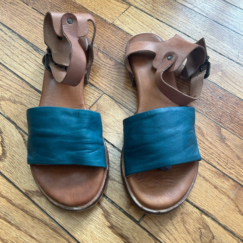 Miz Mooz Moore Sandal, size 40