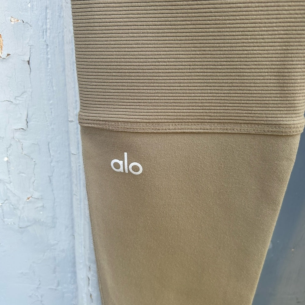 Alo Avenue legging, BNWT, size Small