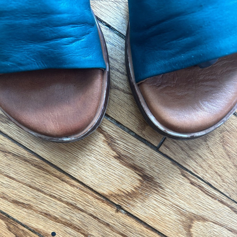 Miz Mooz Moore Sandal, size 40