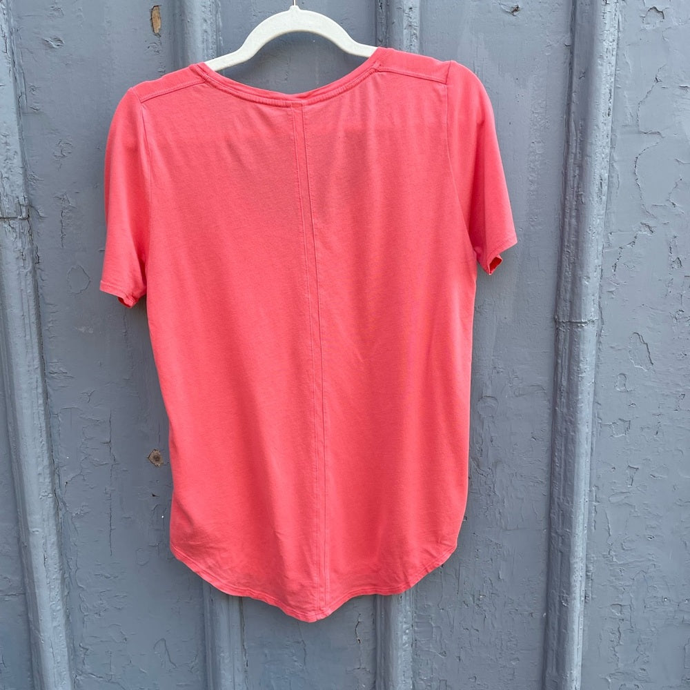 Babaton Sami Pocket Tee Coral, size Small