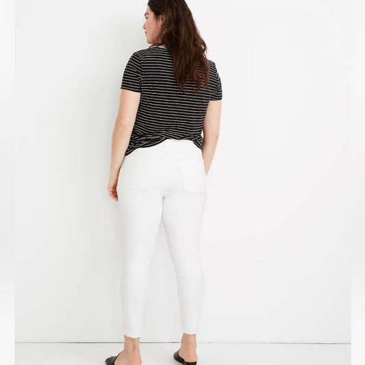 Madewell 9" Mid-Rise Skinny Crop Jeans in Pure White: Knee-Rip Edition, size 32
