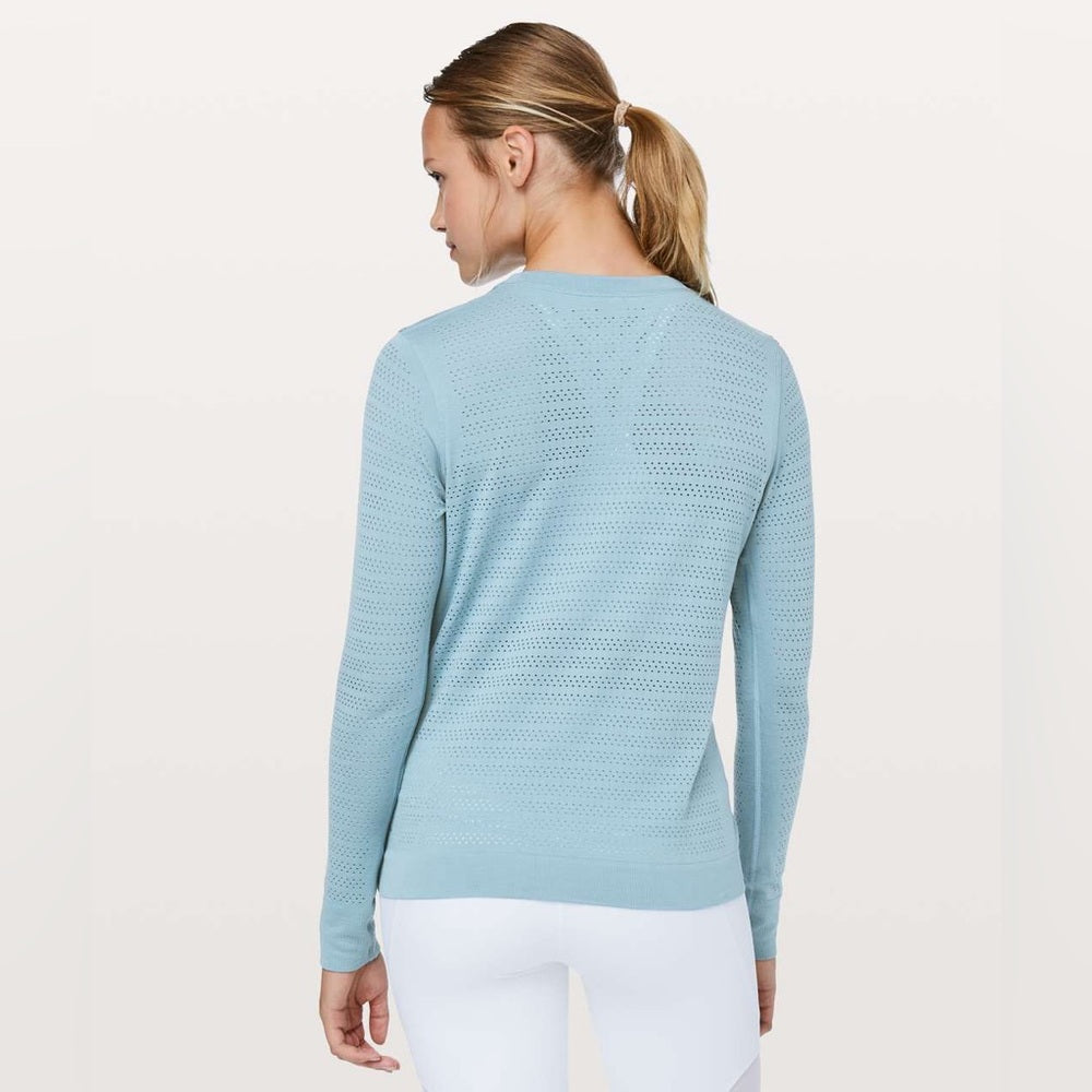 Lululemon Breeze By Long sleeve, size approx 6