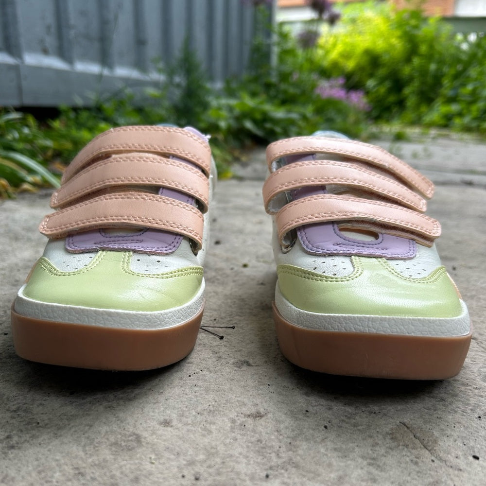 Dolce Vita Retro Harmony Velcro sneakers, size 6