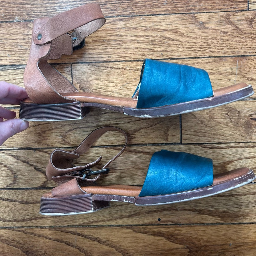 Miz Mooz Moore Sandal, size 40