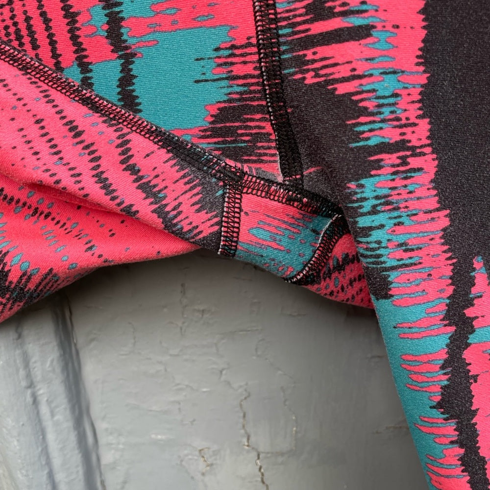 Fabletics Define Mid-Rise Crop Legging Heat Wave Print, size M