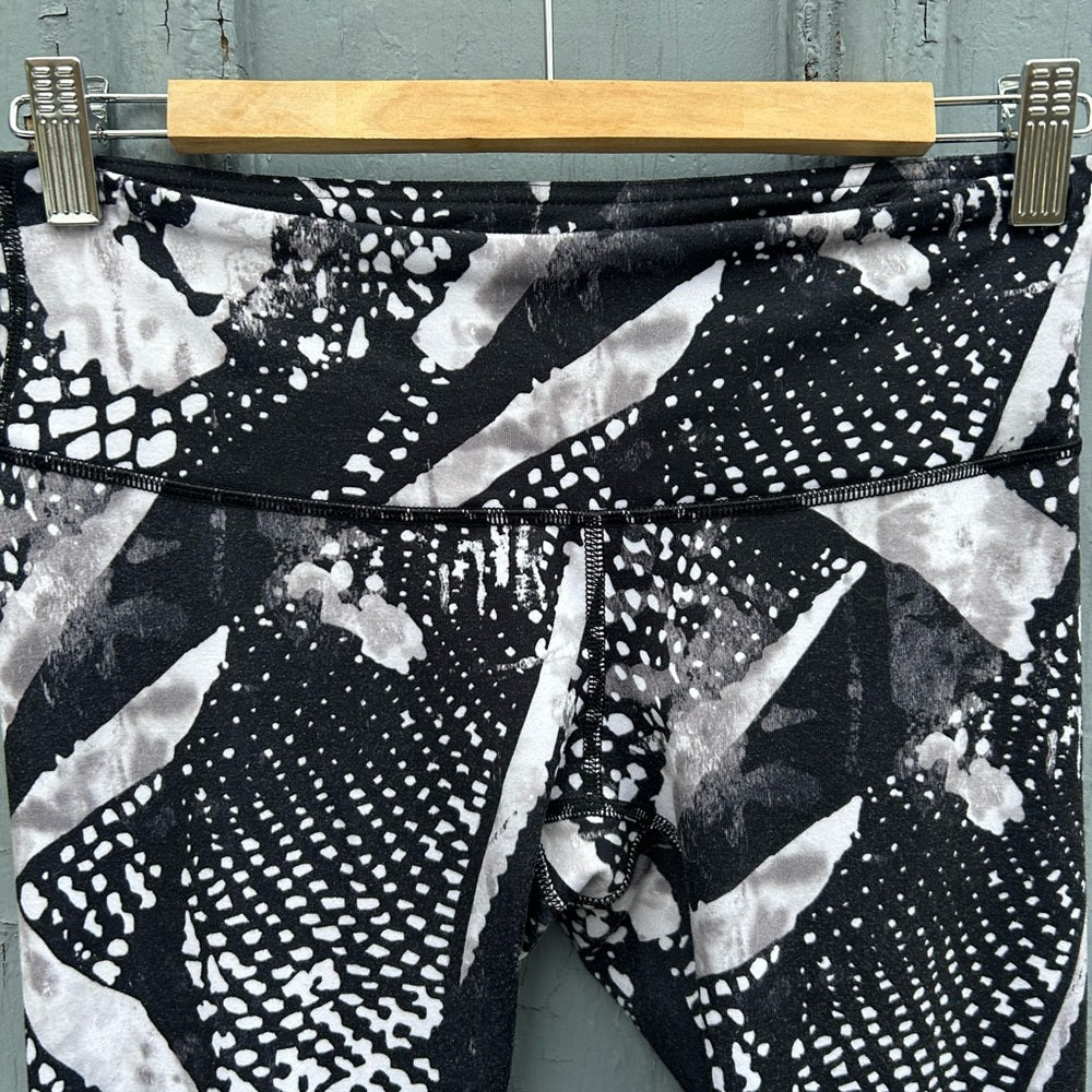 Lululemon Wunder Under Pant, size 6