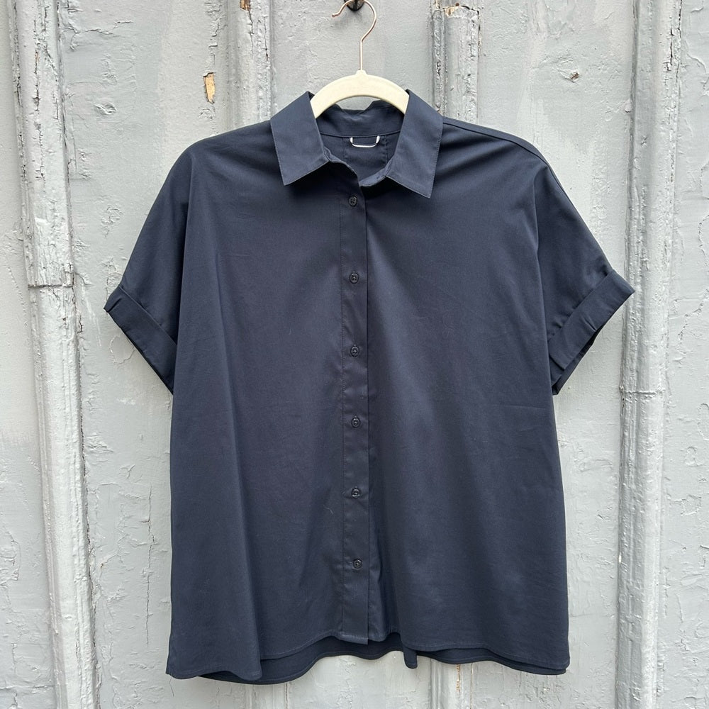 Kit & Ace Navy Buttondown short sleeve, size xs (fits up to Med)