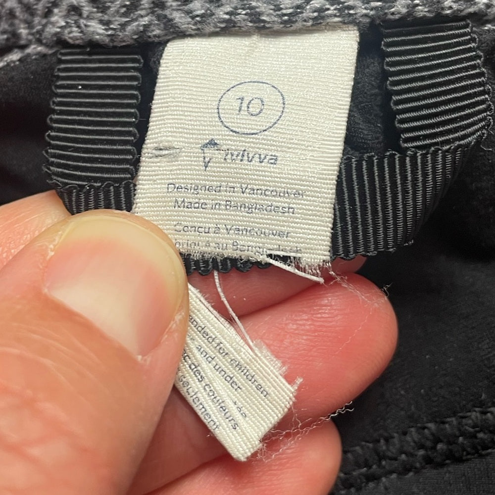 Ivivva long sleeve zip front jacket, size 10