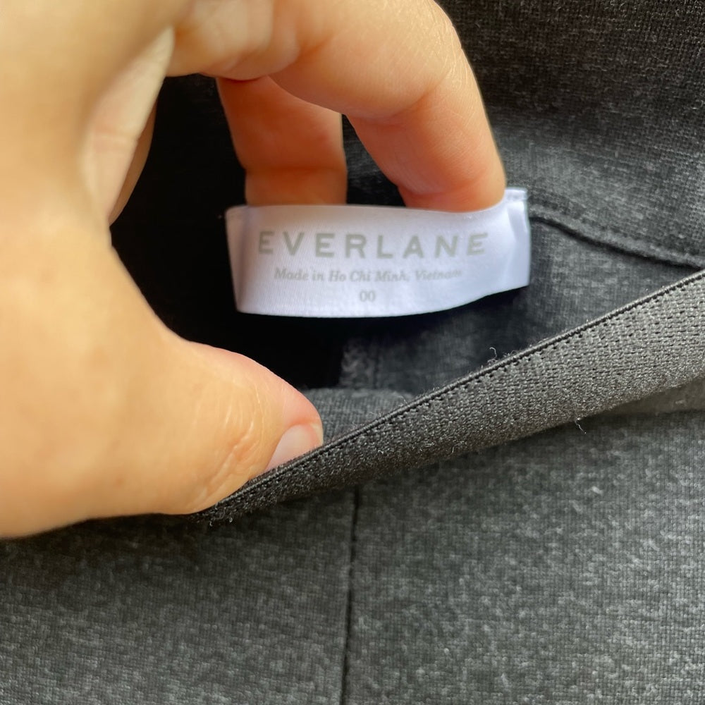 Everlane Dark Grey Stretch Ponte skinny pant, size 00
