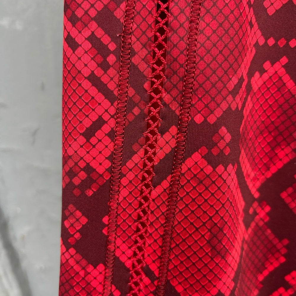 Lululemon Vent It Out Crop, size 6