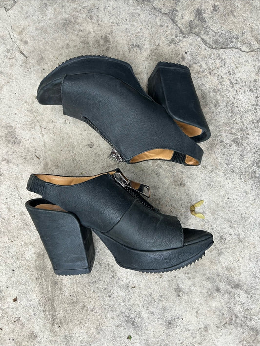 John Fluevog Black Prepare 2.0 Tent Open Toe Platform Sandal, size 7