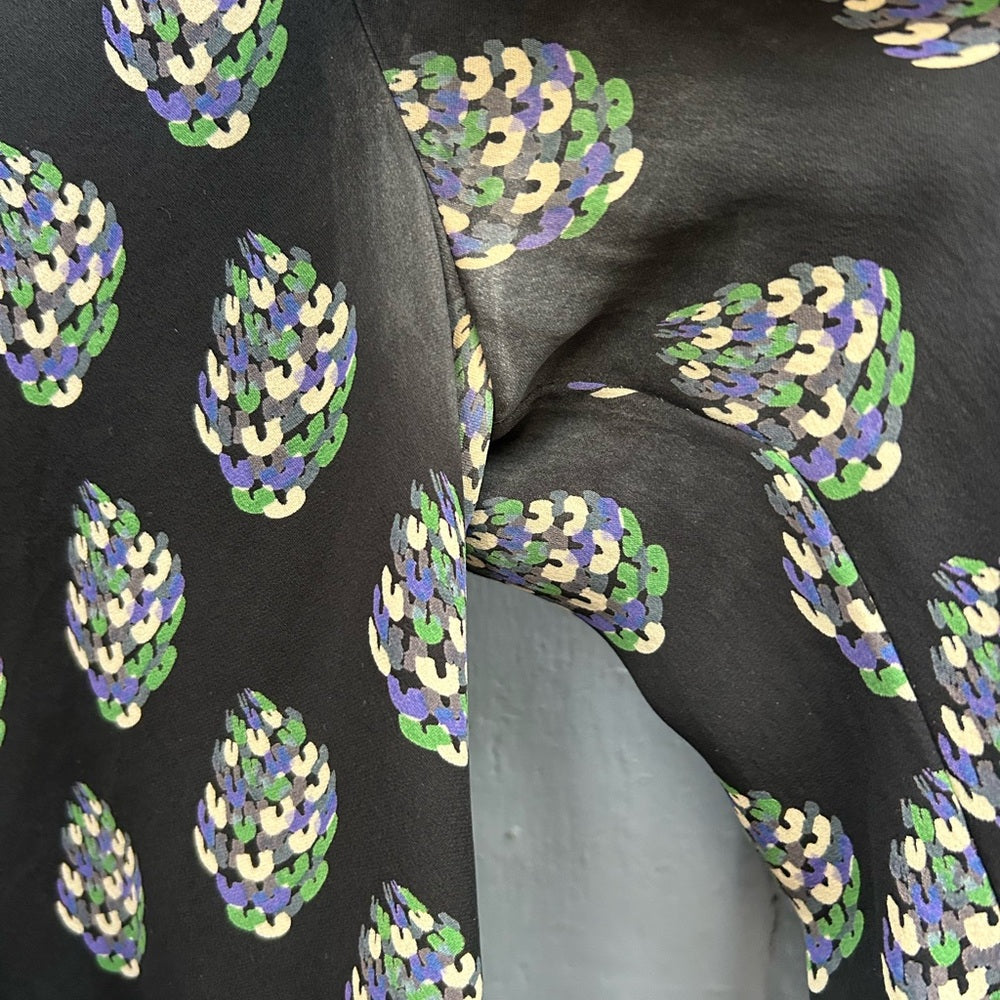 Diane Von Furstenberg silk Nove Wrap Blouse, size 8