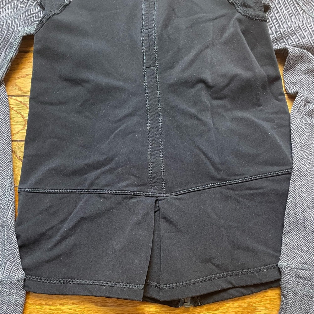 Ivivva long sleeve zip front jacket, size 10
