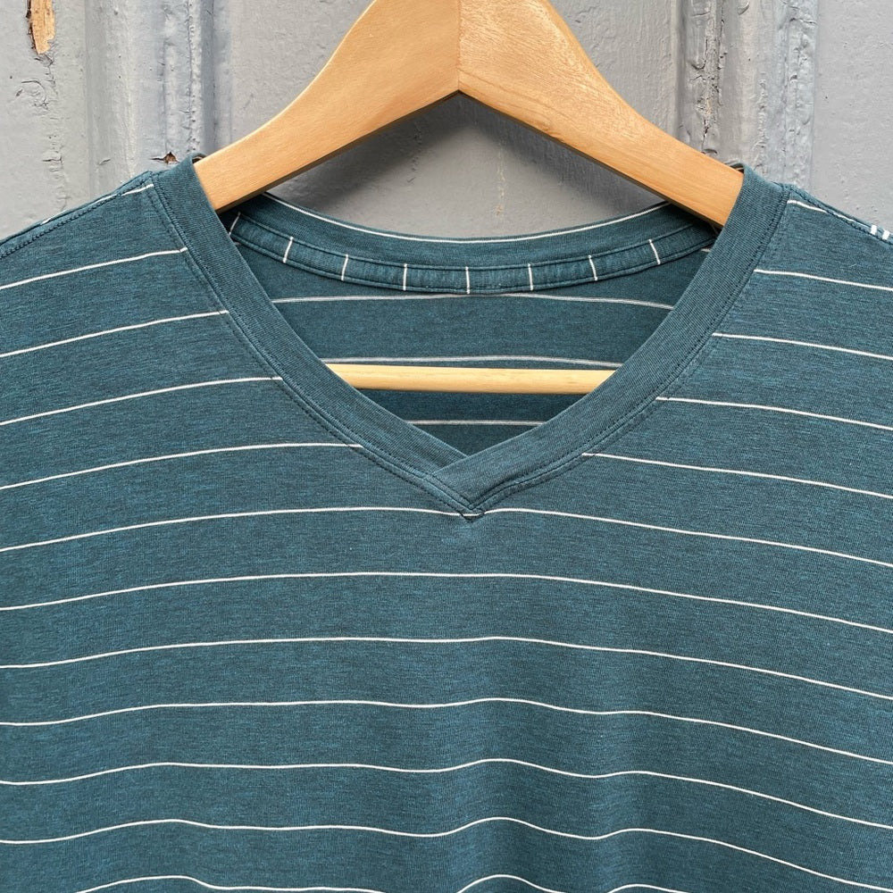 Lululemon 5 Year Basic V-Neck, size Medium