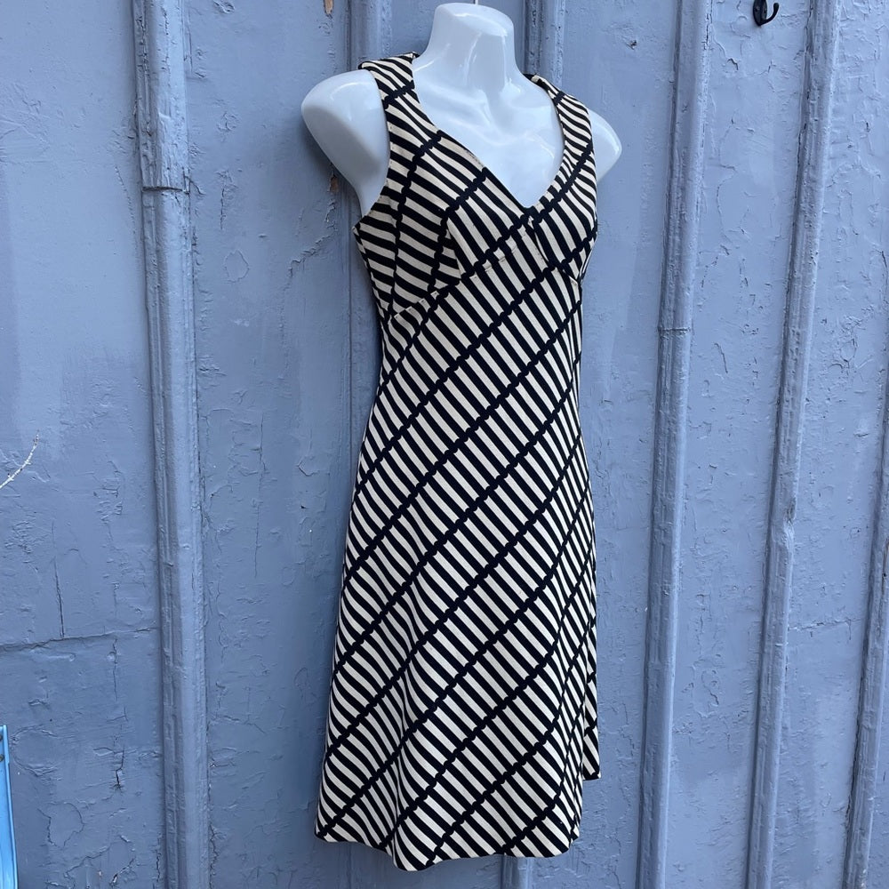 Versace Versus geometric wool A frame shift dress, size IT42 (US 6)
