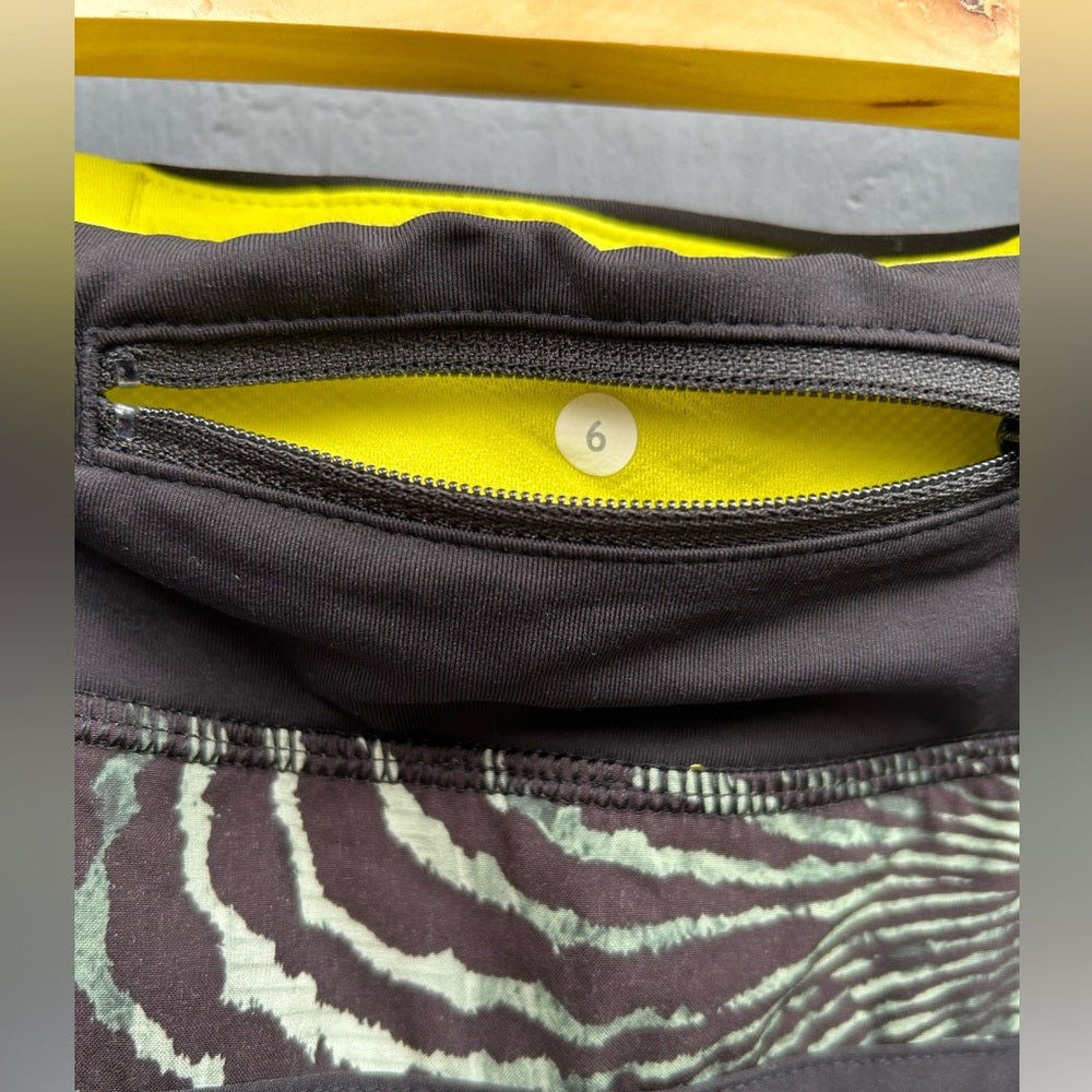 Lululemon 2016 Seawheeze Tracker Short, size 6 Secret Society Tofino Teal