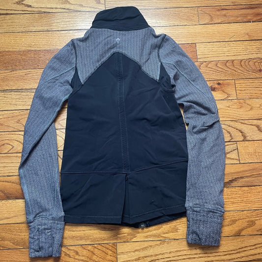 Ivivva long sleeve zip front jacket, size 10