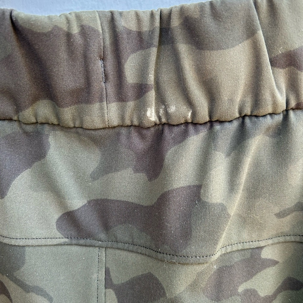 Lululemon On the Fly Jogger, size 8