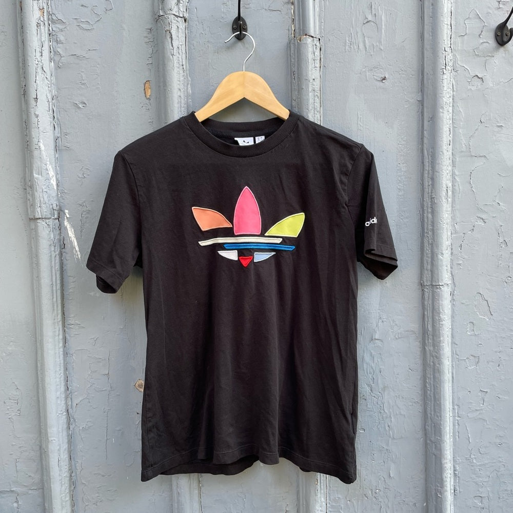 Adidas Shattered Trefoil T-Shirt, size Youth 18 (Small)