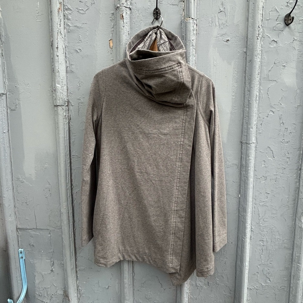 Lululemon dark Grey Savasana Wrap Sweater, BNWT, size 6