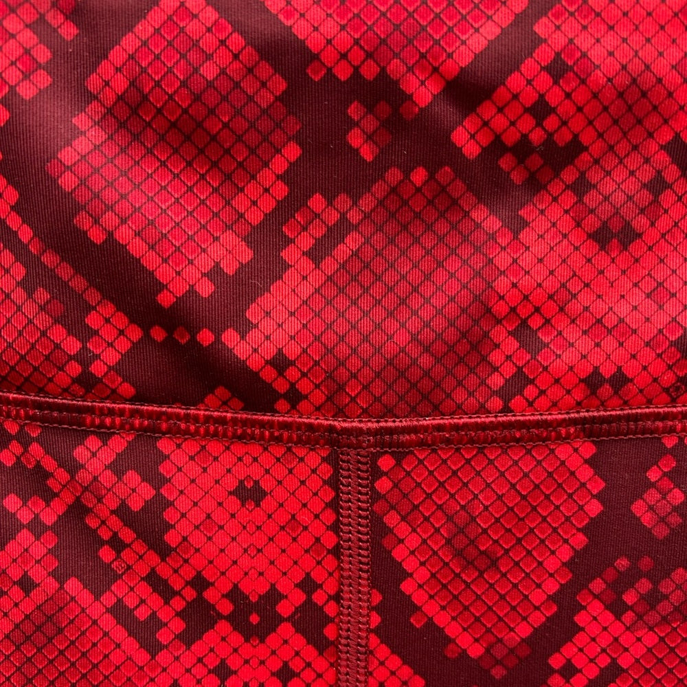 Lululemon Vent It Out Crop, size 6