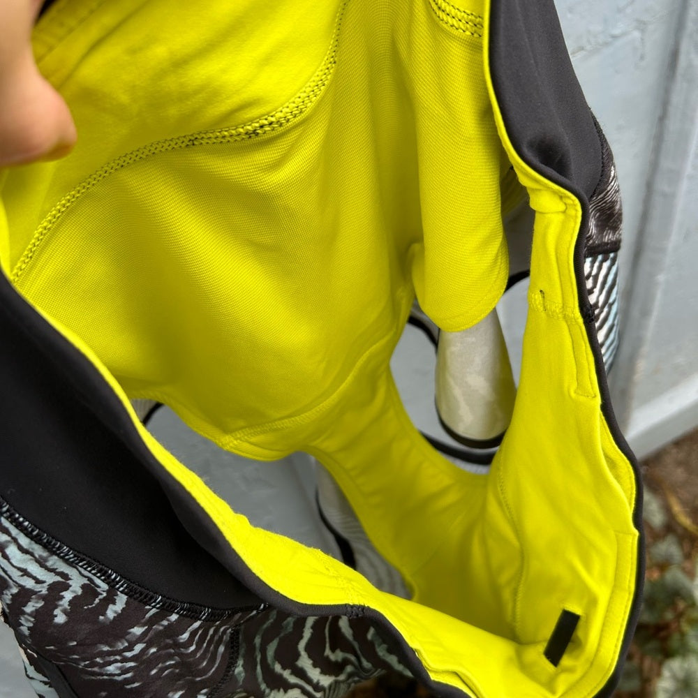 Lululemon 2016 Seawheeze Tracker Short, size 6 Secret Society Tofino Teal