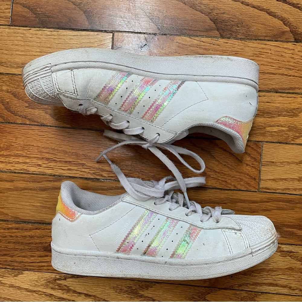 Adidas Superstar shoes with a touch of shine, size Y3 (adult 35)