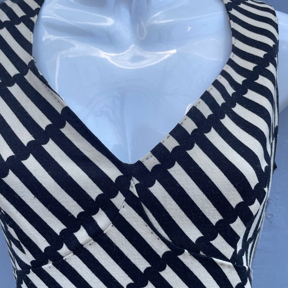 Versace Versus geometric wool A frame shift dress, size IT42 (US 6)