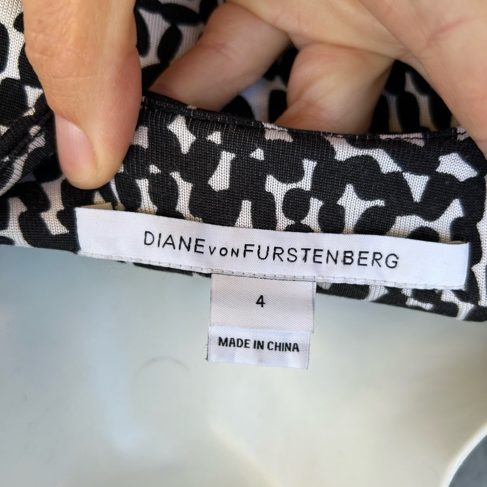 Diane Von Furstenberg Twisty Clean Black & White Silk Jersey Shift, size 4