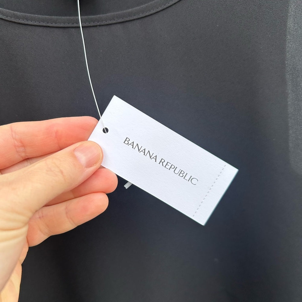 Banana Republic black sleeveless blouse, BNWT, size xs