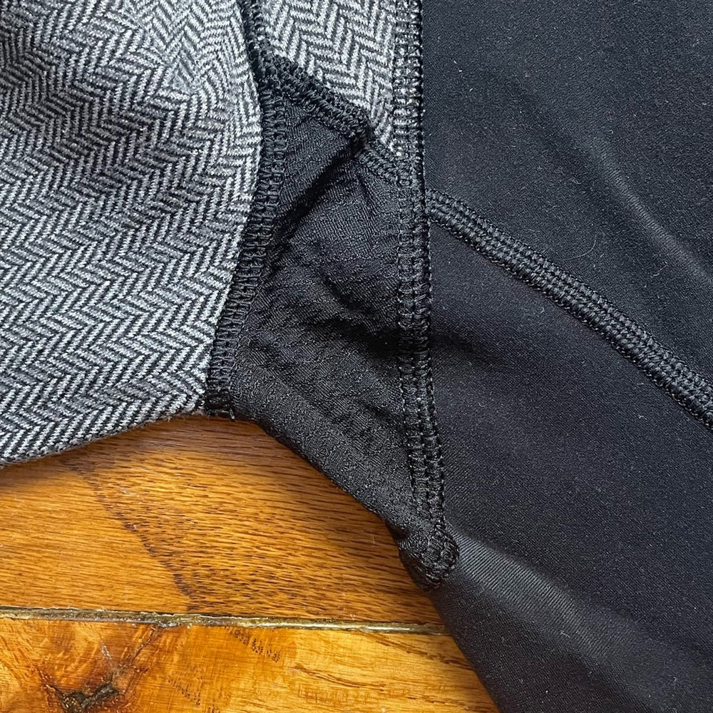 Ivivva long sleeve zip front jacket, size 10