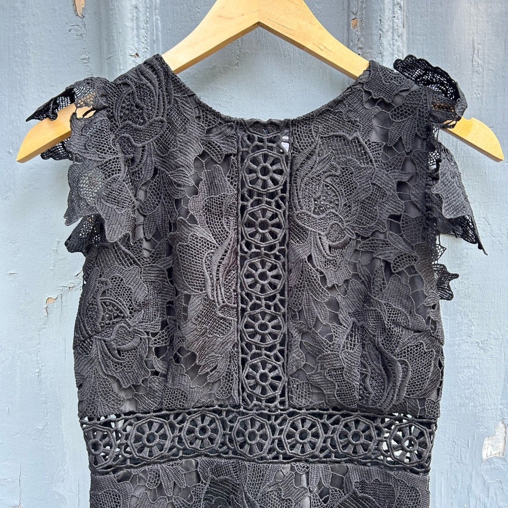 BB Dakota Calvin Scalloped Lace Dress, size 0