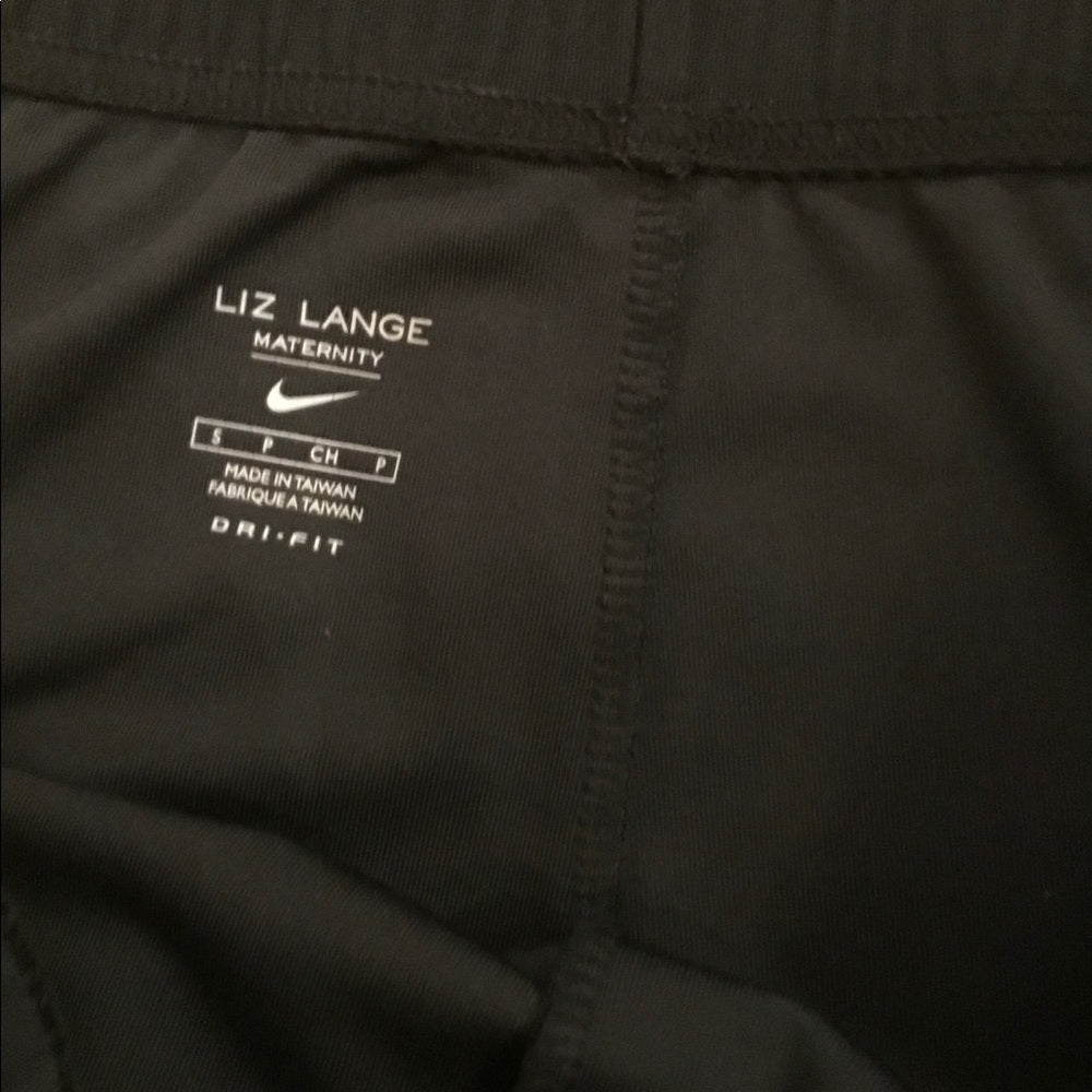 Nike/ Liz Lange maternity crops M