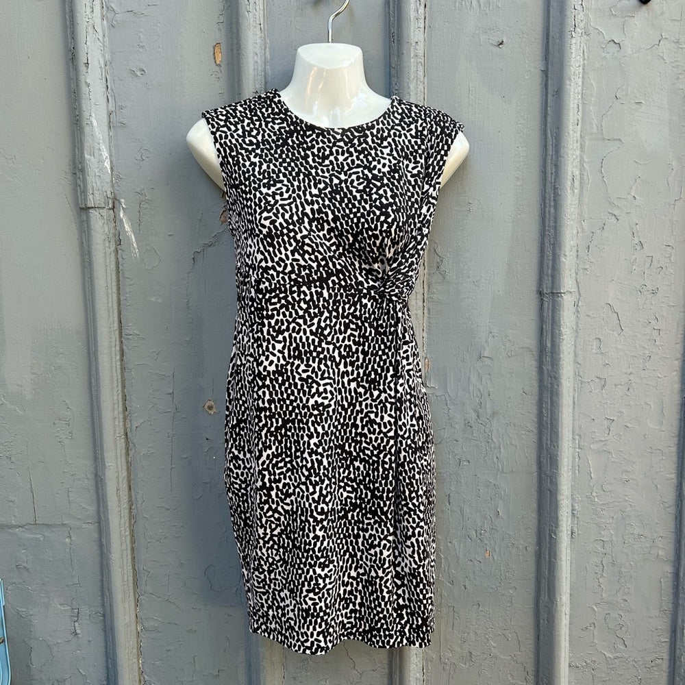 Diane Von Furstenberg Twisty Clean Black & White Silk Jersey Shift, size 4