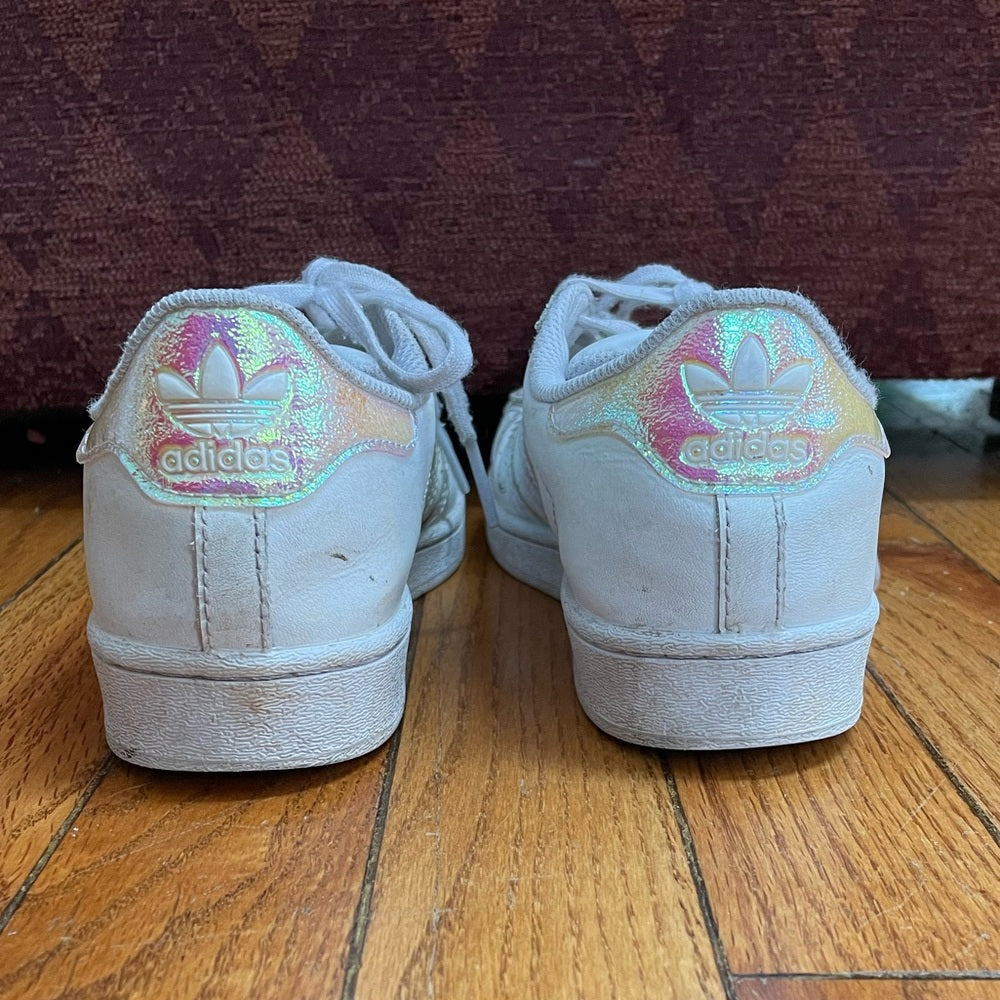 Adidas Superstar shoes with a touch of shine, size Y3 (adult 35)