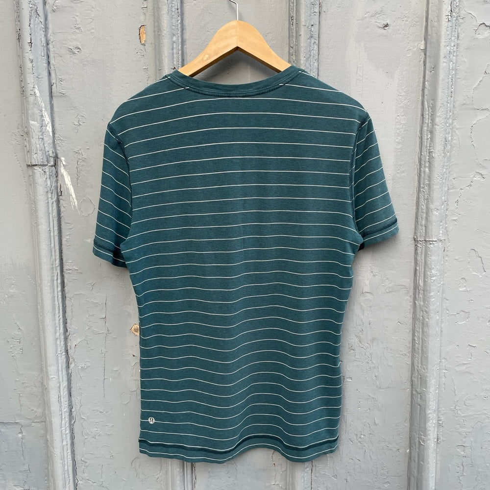 Lululemon 5 Year Basic V-Neck, size Medium