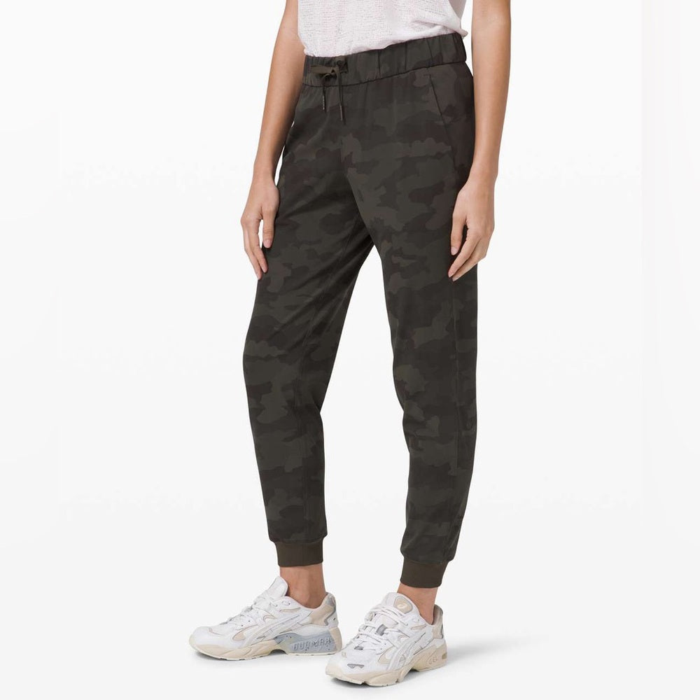 Lululemon On the Fly Jogger, size 8
