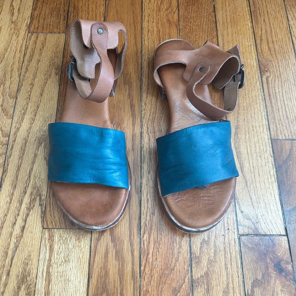 Miz Mooz Moore Sandal, size 40