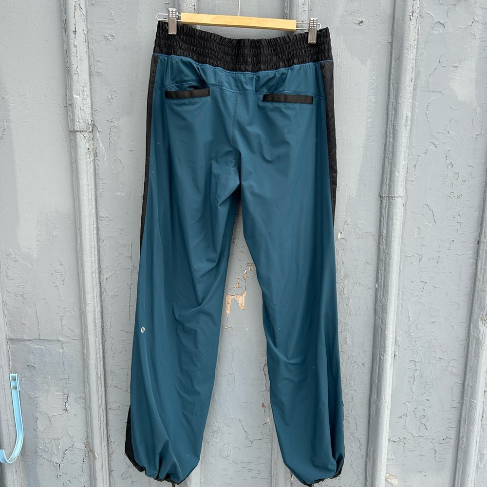 Lululemon Run: Right Round Pant, size 6