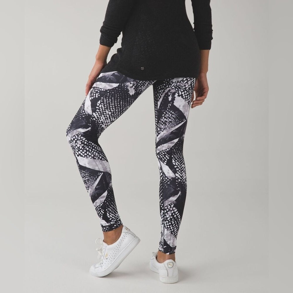 Lululemon Wunder Under Pant, size 6