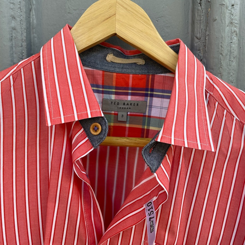 Ted Baker “Nipani” red vertical stripe Buttondown, size Ted 3 (Medium)